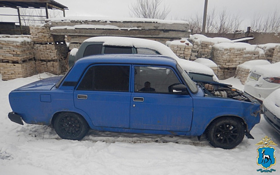 В Чапаевске трое пьяных молодых людей угнали чужой автомобиль