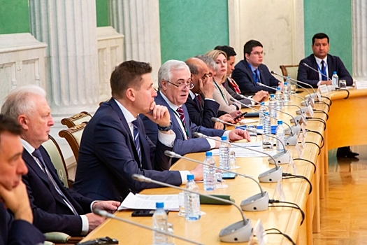 Ректоры десятков российских и зарубежных вузов встретились в Екатеринбурге