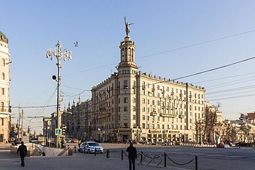 Активисты обратятся в Мосгордуму с просьбой вернуть фигуру балерины на «дом под юбкой»