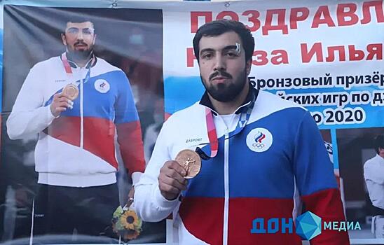 В аэропорту Платов встретили медалиста Олимпиады Нияза Ильясова