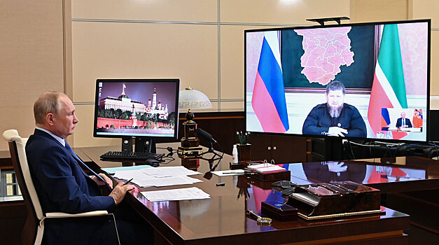 Кадыров со усмешкой зачитал Путину результаты выборов в Чечне
