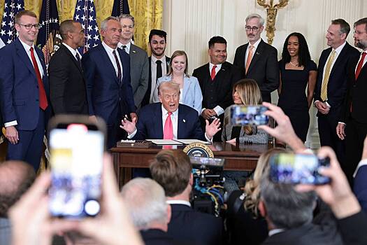 Стало известно о попытках чиновников убедить Трампа отказаться от ядерных испытаний