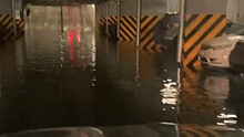 В Петербурге у метро «Звездная» затопило паркинг. Видео