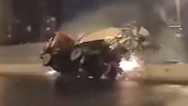 В ЦОДД назвали причину падения бетономешалки с эстакады в Москве