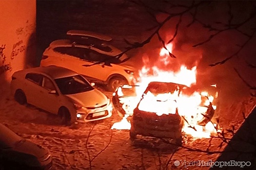 Екатеринбуржец едва не сгорел в "Мерседесе" при попытке его завести