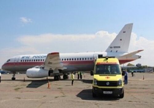 Самолет МЧС доставил тяжелобольных младенцев из Крыма в Санкт-Петербург