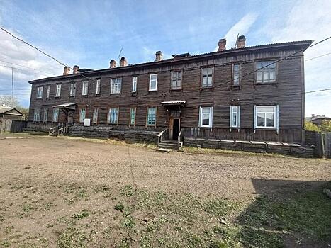 Жители Могзона об аварийном доме: «Он уже трещит по швам»