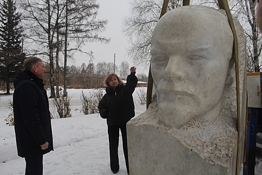 Огромный бюст Ленина по просьбе жителей установили под Новосибирском