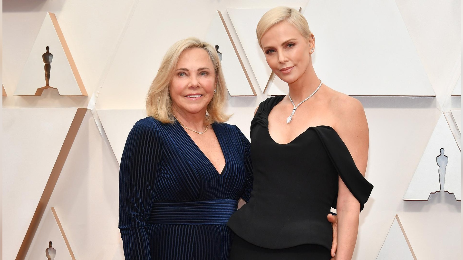 Шарлиз Терон рассказала, как пережила ночь, когда ее мать убила отца