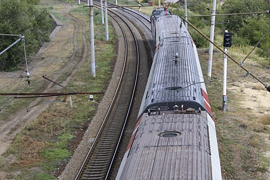 В Смоленской области на железной дороге загорелись шесть вагонов с топливом: причина
