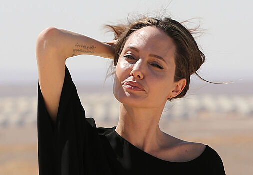 Красивая и добрая: Анджелина Джоли встречается с беженцами