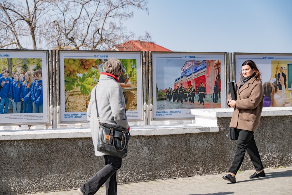 В Севастополе открыли выставку к 12-летию Крымской весны