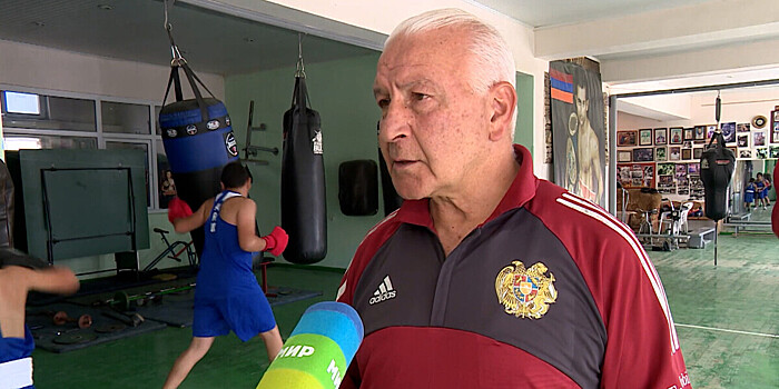 Наставник армянских боксеров Вазген Бадалян отметил 50-летие тренерской работы