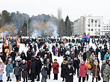 В Заречном покорение столба на Масленицу сделали платным