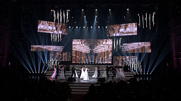 Женщин-военнослужащих поздравили с 8 Марта со сцены Театра Российской Армии