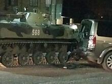 «Вот Алеши!»: В Туле столкнулись танк и джип
