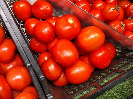 В Кузбассе взлетели цены на помидоры и сыр