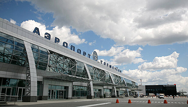 Новосибирский аэропорт "Толмачево" могут назвать именем Чкалова или Сухого