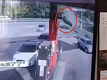 Водитель с пассажиром совершили полёт в салоне легковушки