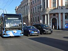В Челябинске в новых троллейбусах появились аппараты для оплаты наличными