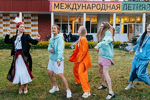 Большая театральная семья. В Звенигороде стартовала международная Летняя школа СТД