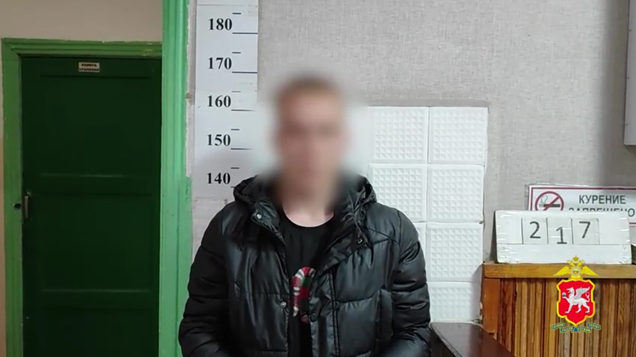 В Симферополе полицейские задержали 19-летнего молодого человека, работавшего на мошенников