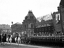 «В кобуре — наган, в сапоге — кинжал»: как встречали  Парад Победы в 1945 году