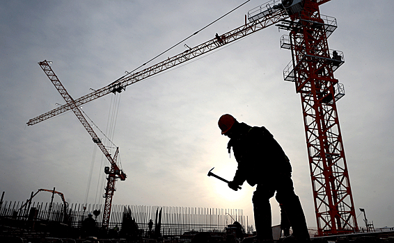 Двое рабочих погибли после падения на стройплощадке в Москве