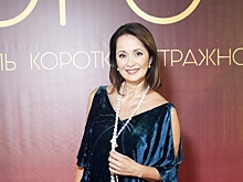 49-летняя Ольга Кабо удивила платьем со смелыми разрезами на церемонии закрытия фестиваля «Короче-2017»