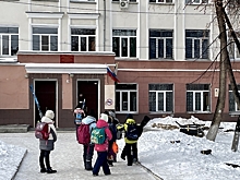 В Сургуте идет массовая эвакуация учеников из школ