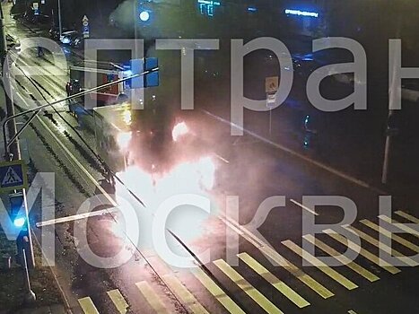 Грузовой автомобиль загорелся на улице Барышиха