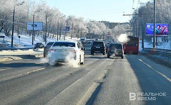 Опасную колею на казанской дамбе "залатали" дорожными знаками