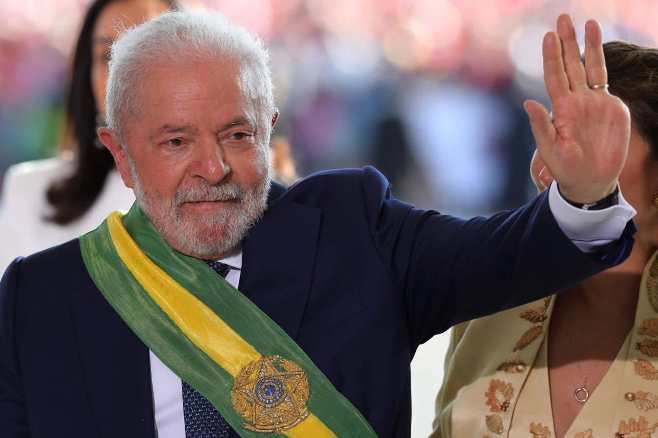 Президента Бразилии эвакуировали из столицы из-за беспорядков