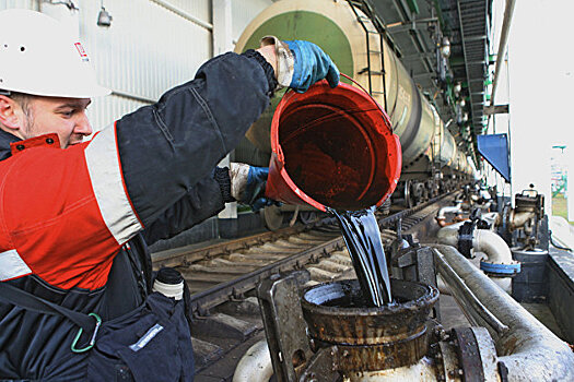 Кабмин РФ готовится пошлинами не пускать бензин за границу