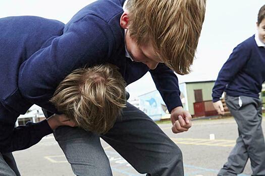 В Кирово-Чепецке подрались два 10-летних мальчика. Один из них потерял сознание, упав на асфальт