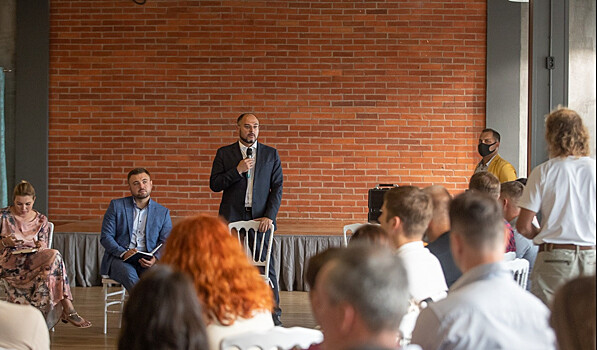 Константин Шестаков обсудил вопросы развития массового спорта во Владивостоке