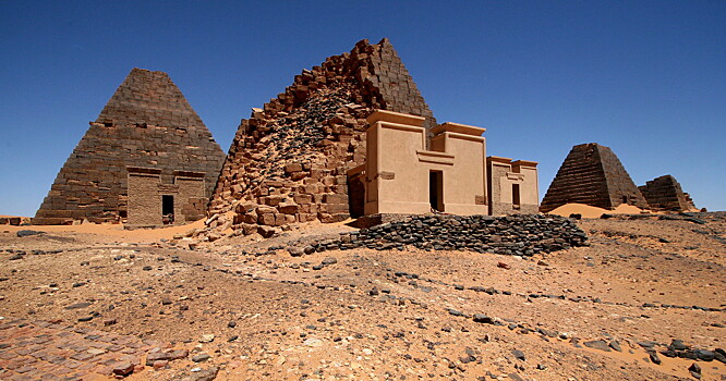 В какой стране скрыто гораздо больше пирамид, чем в Египте