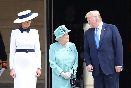 Встреча дня: Мелания Трамп в элегантном платье Dolce & Gabbana и шляпке навестила королеву Елизавету II