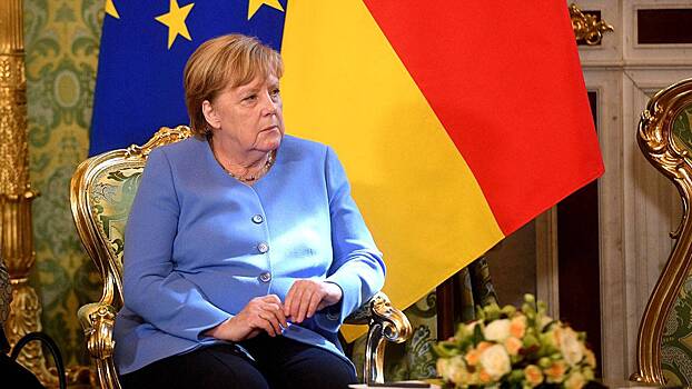 Bild: Муж Ангелы Меркель оставил ее без зонтика под дождем на концерте