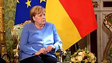 Bild: Муж Ангелы Меркель оставил ее без зонтика под дождем на концерте