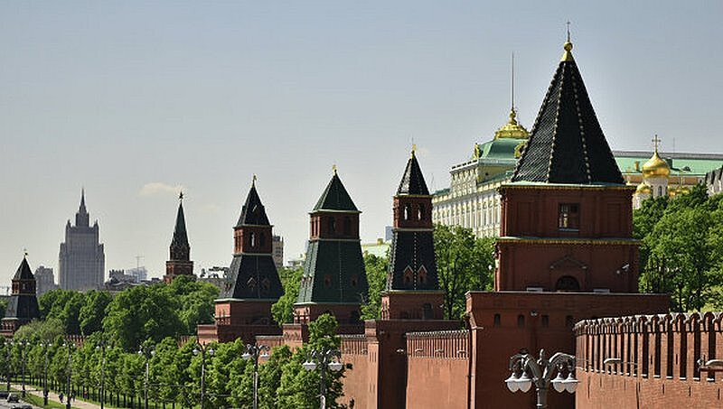 Западу не удается изолировать Россию, заявил обозреватель Financial Times