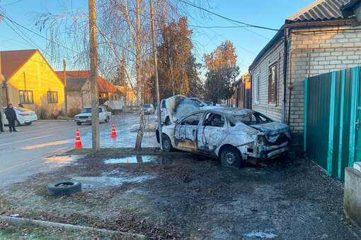 Водитель на ходу выпрыгнул из горящей Lada Vesta на Ставрополье