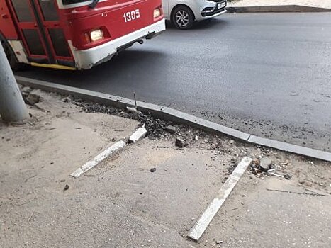 На отремонтированной Рахова перекрыли съезд с тротуара для маломобильных горожан