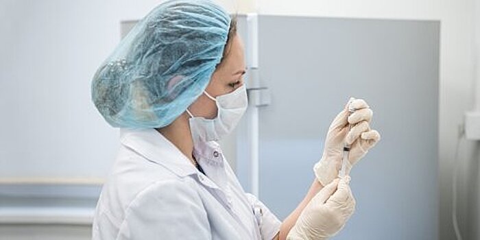 Более 30 частных клиник будут прививать от коронавируса в Москве