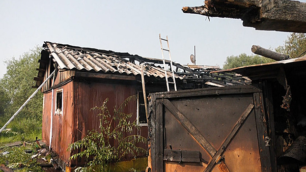 Дознаватели начали проверку после пожара в жилом поселке Ноябрьска