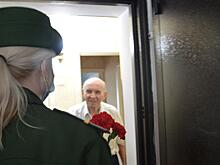 Военнослужащие отправились к хабаровским ветеранам с поздравлениями