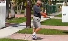 Простреливший шины припарковавшихся возле его дома рабочих американский пенсионер попал на видео