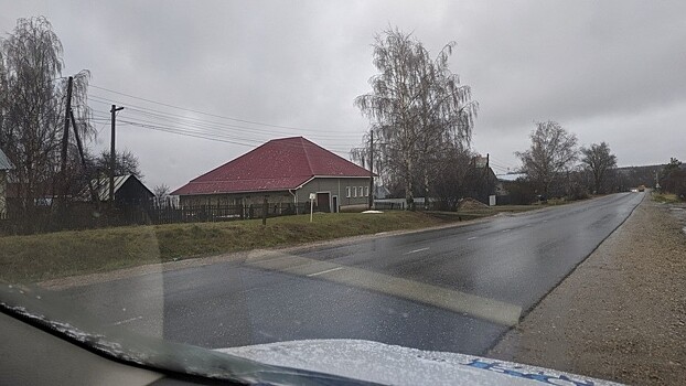 На трассе в Садаковском образовался черный лед