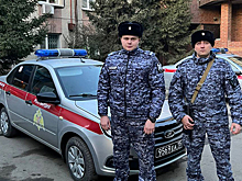 В Новосибирске росгвардейцы вернули матери потерявшегося малыша