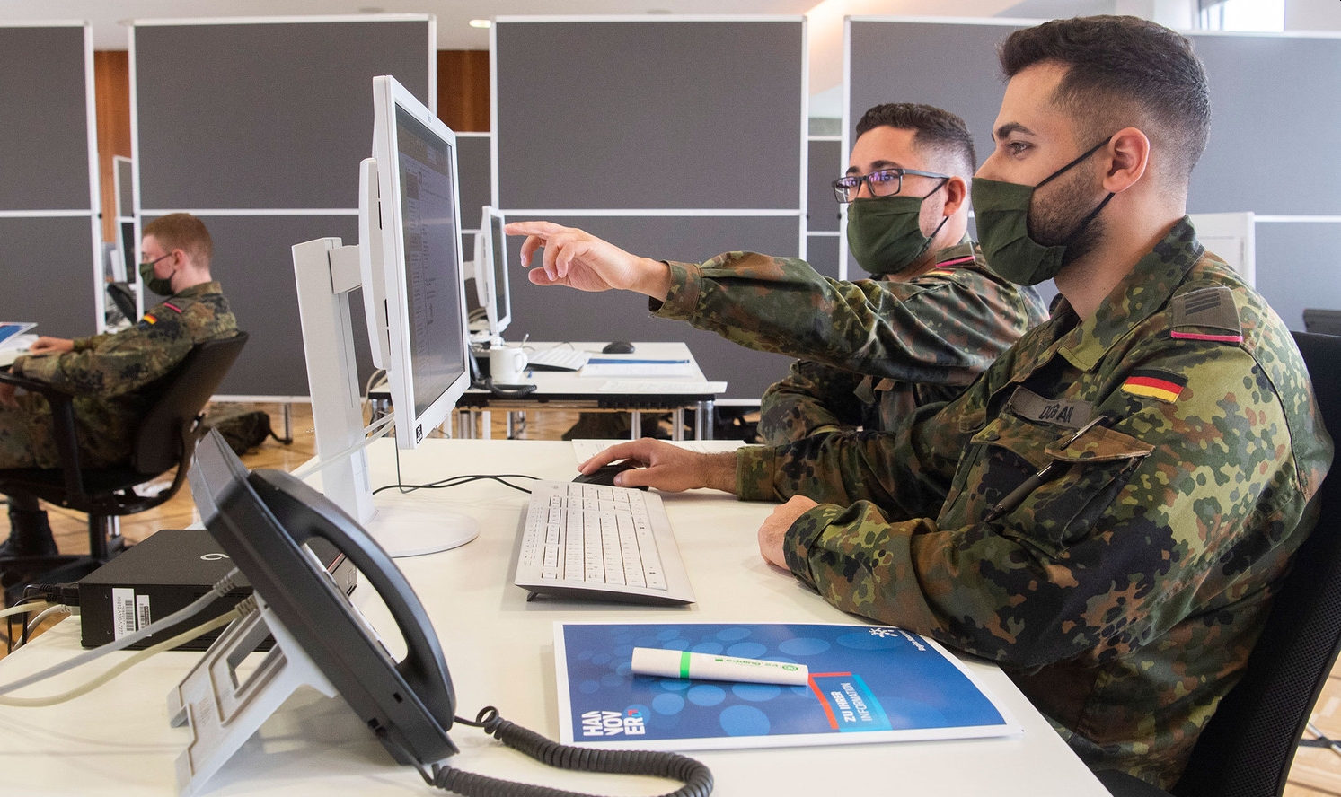 В Германии связали неизвестные БПЛА над базой бундесвера с Россией